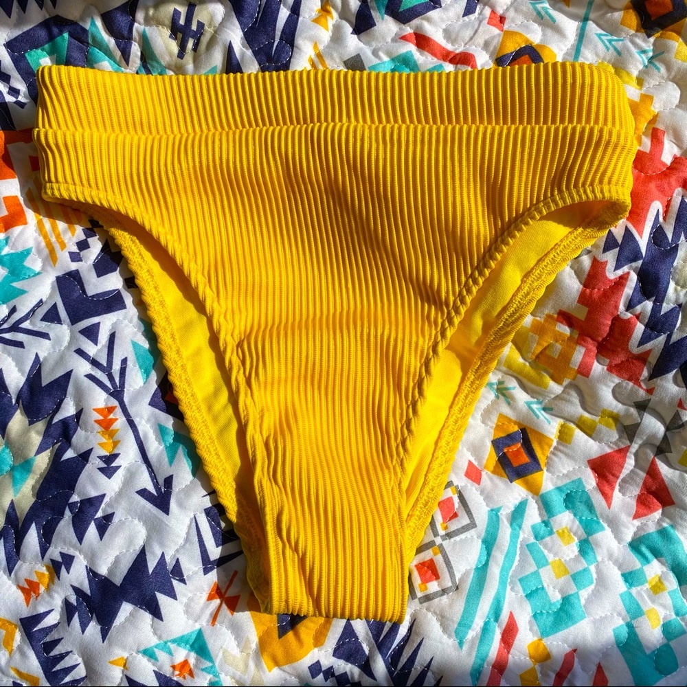 🌻 ribbed bikini bottom: never worn